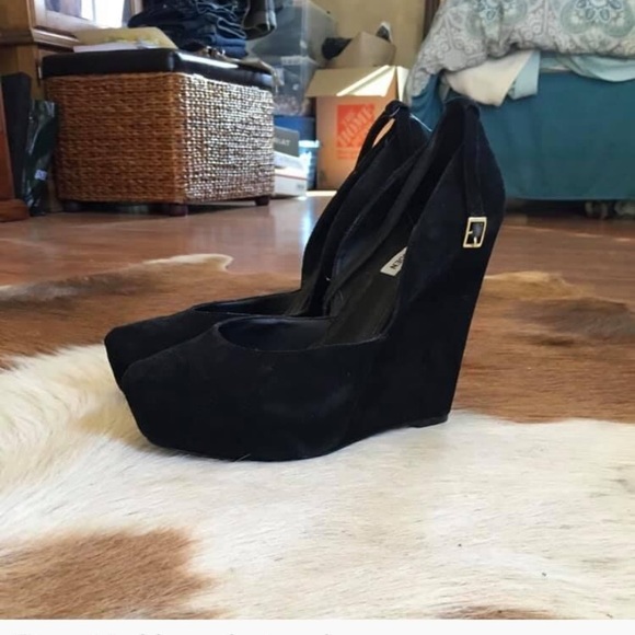 Steve Madden Shoes - Steve Madden ‘Zenn’ Velvet Wedges